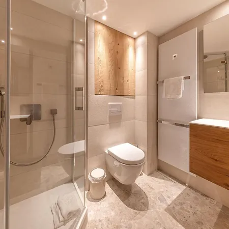 De Standing Avec Piscine, Sauna Et Hammam A - Fr-1-694-426