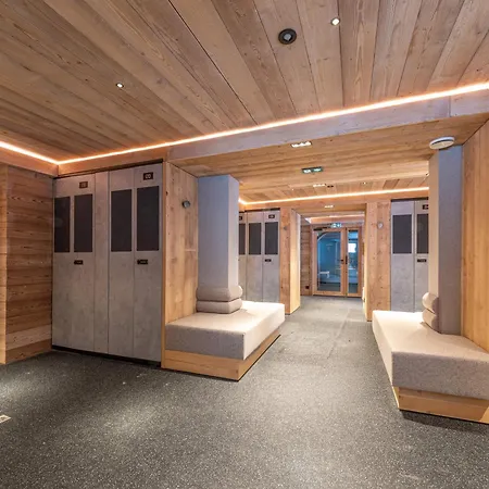 De Standing Avec Piscine, Sauna Et Hammam A - Fr-1-694-426