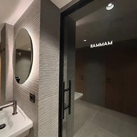 De Standing Avec Piscine, Sauna Et Hammam A - Fr-1-694-426